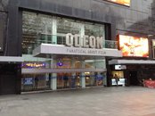 kino Odeon na Leicester Square, kde se koná většina premiér britských filmů